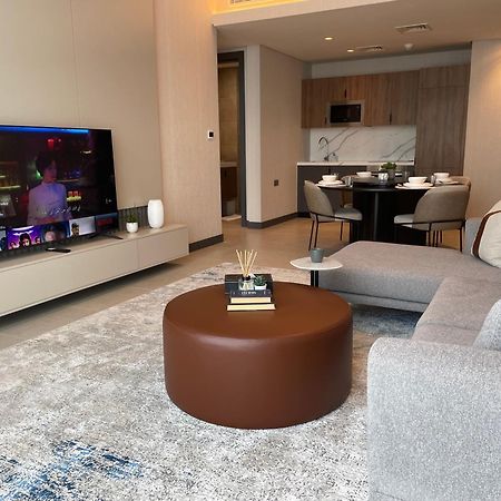 Charthouse Bahrain Manama Exterior foto A living room in a typical apartment