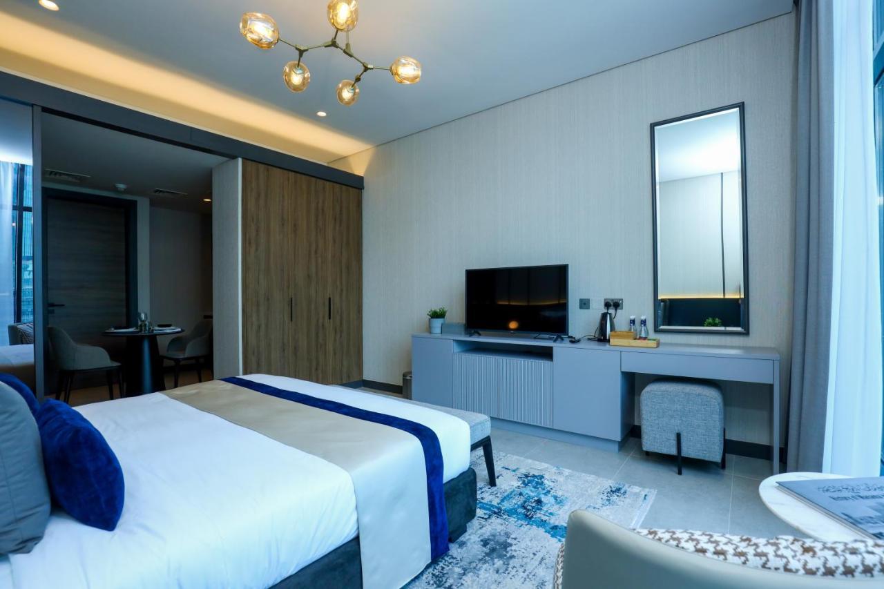 Charthouse Bahrain Manama Exterior foto A bedroom at the hotel