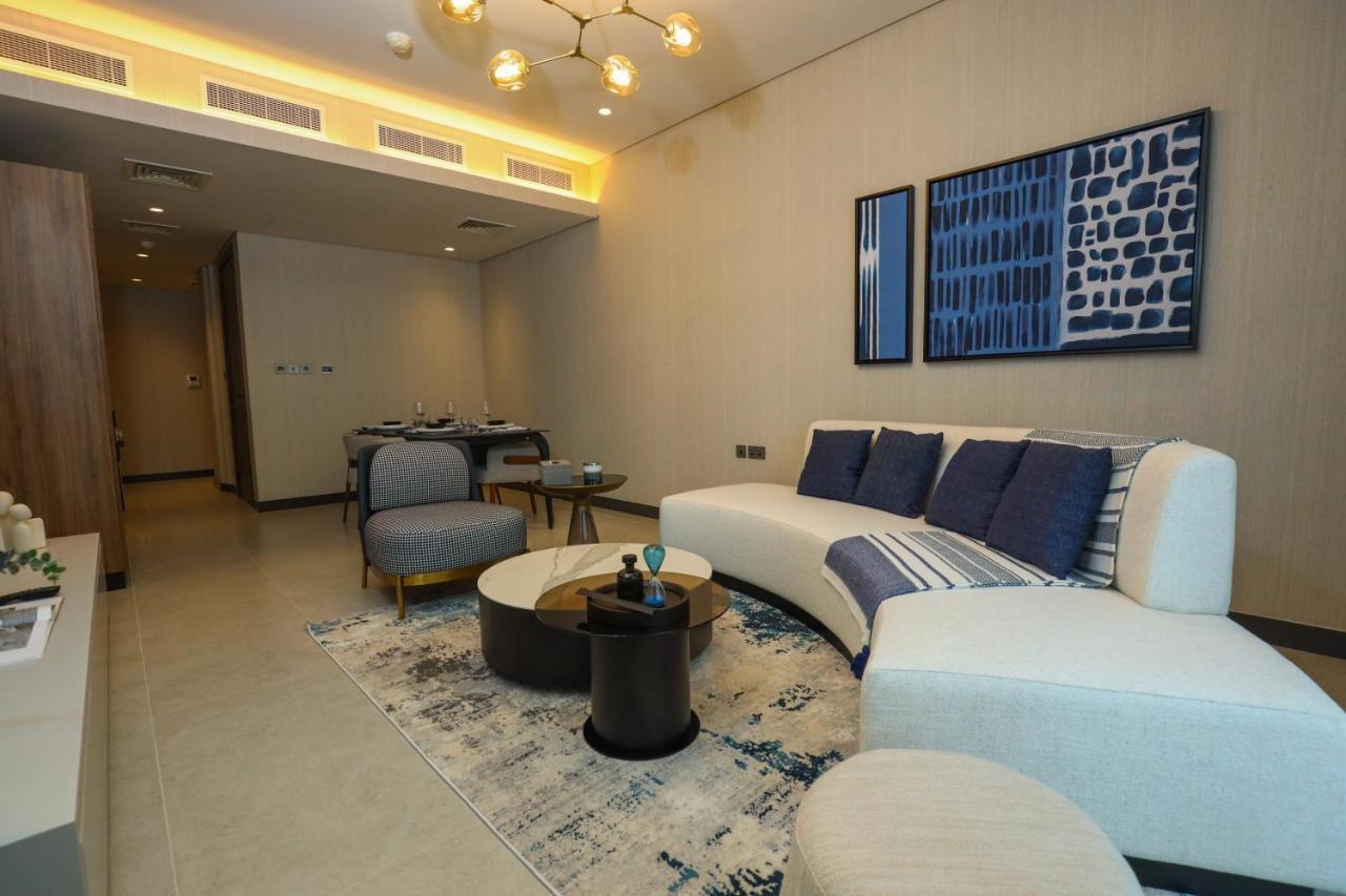 Charthouse Bahrain Manama Exterior foto A living room in a 2-bedroom apartment