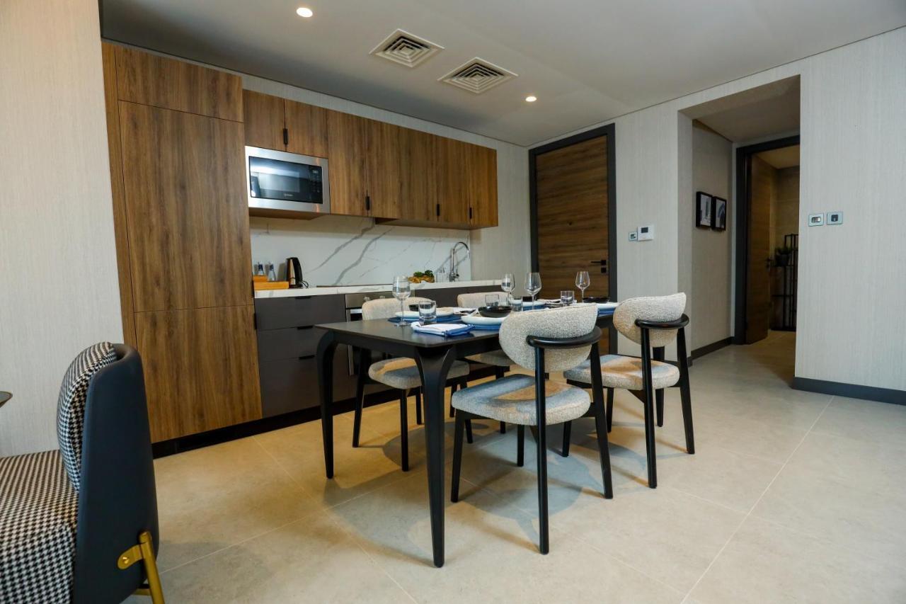 Charthouse Bahrain Manama Exterior foto A kitchen in a serviced apartment