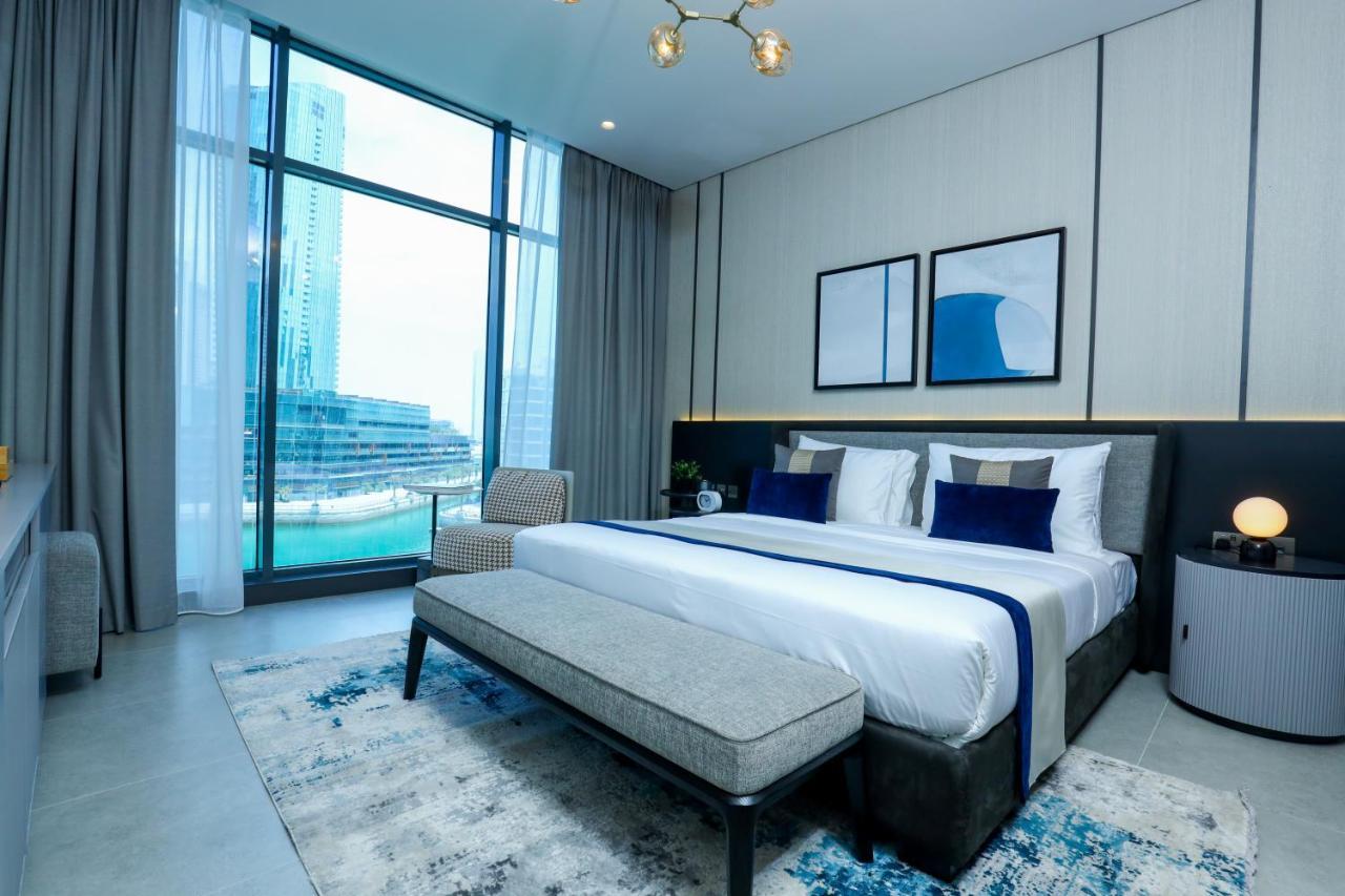 Charthouse Bahrain Manama Exterior foto A bedroom at the Address Downtown Hotel