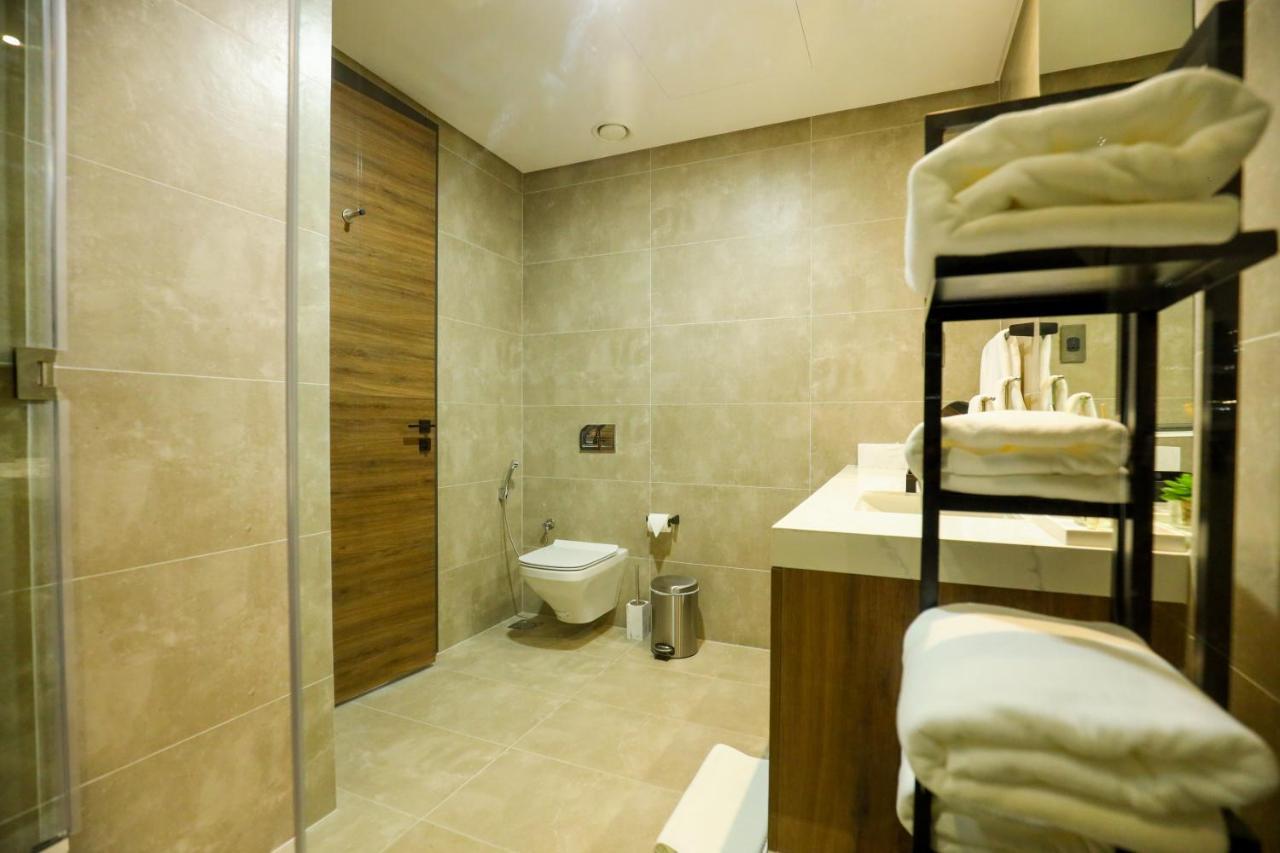 Charthouse Bahrain Manama Exterior foto Bathroom