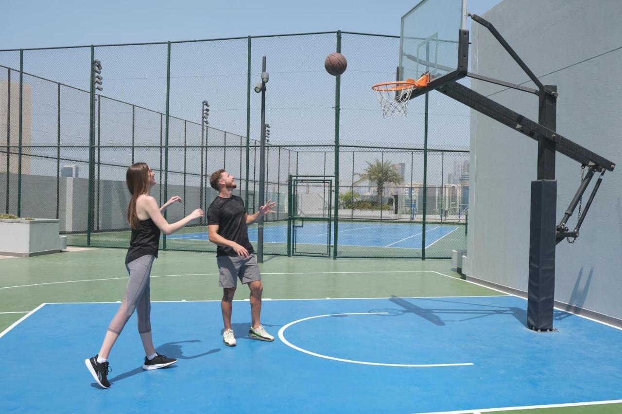 Charthouse Bahrain Manama Exterior foto Basketball at the Dubai Sports Hub