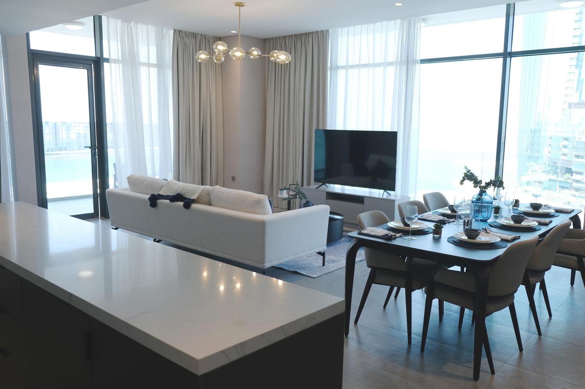 Charthouse Bahrain Manama Exterior foto A living room in a 3-bedroom apartment