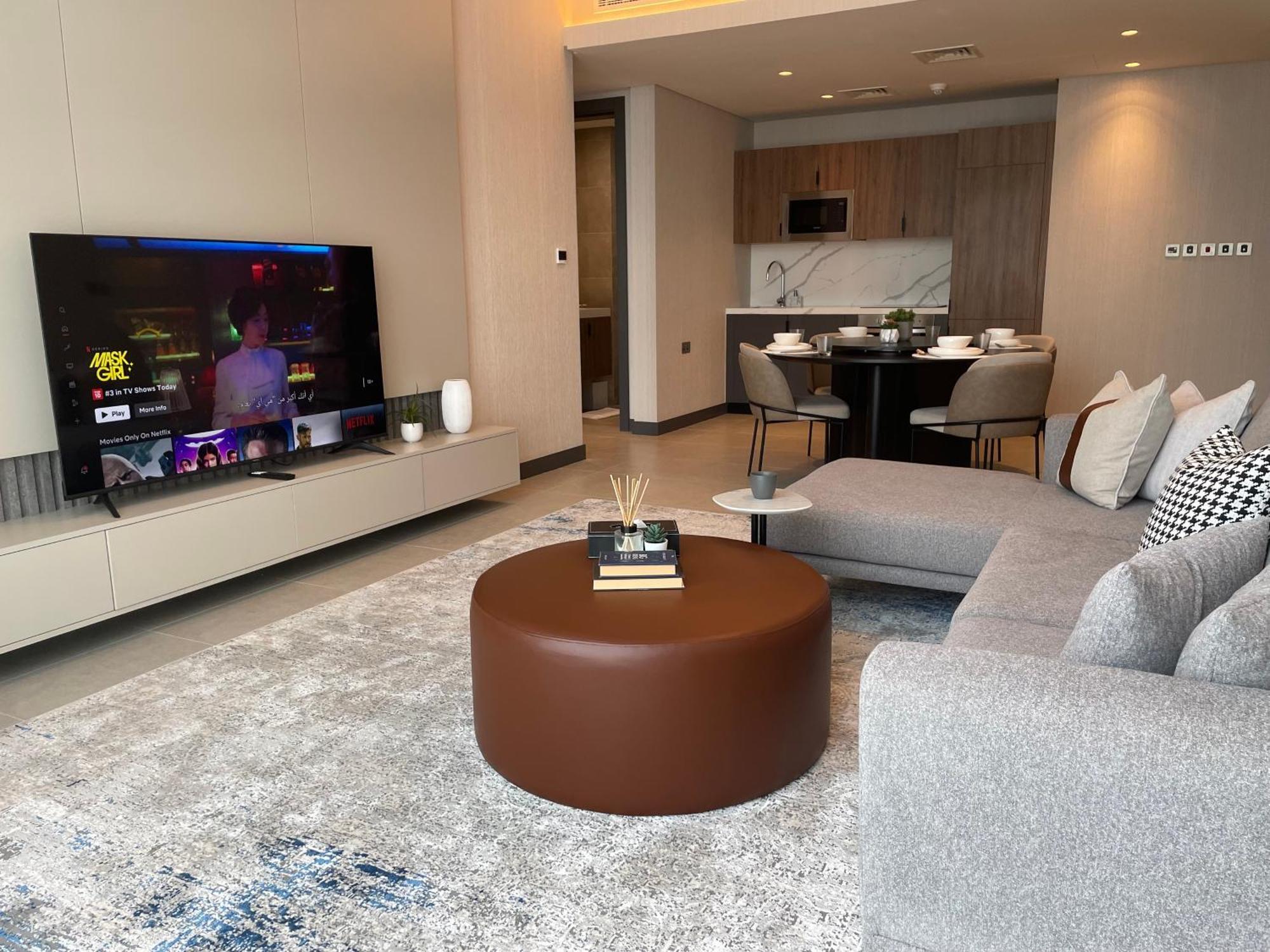 Charthouse Bahrain Manama Exterior foto A living room in a typical apartment