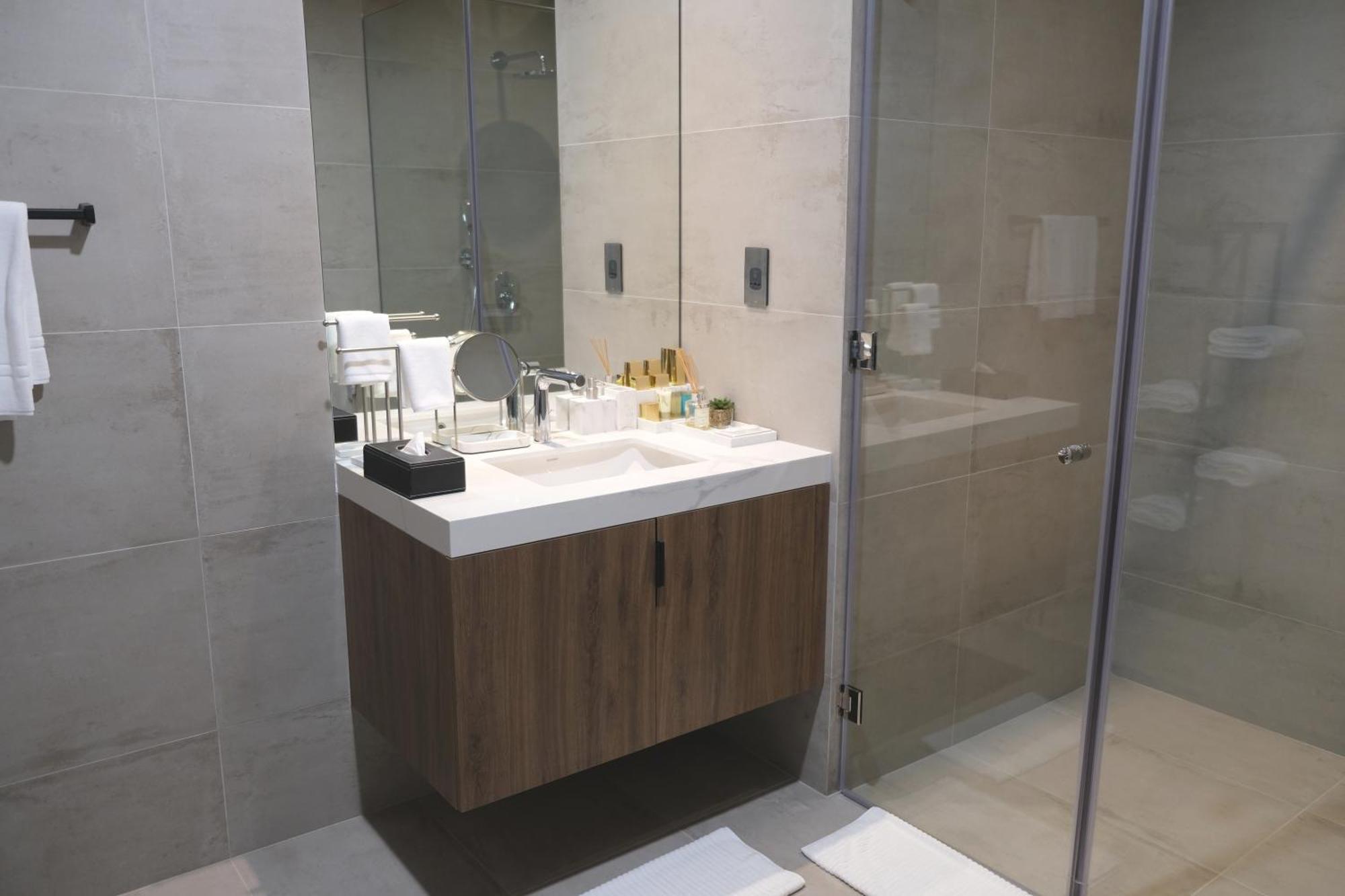 Charthouse Bahrain Manama Exterior foto Bathroom