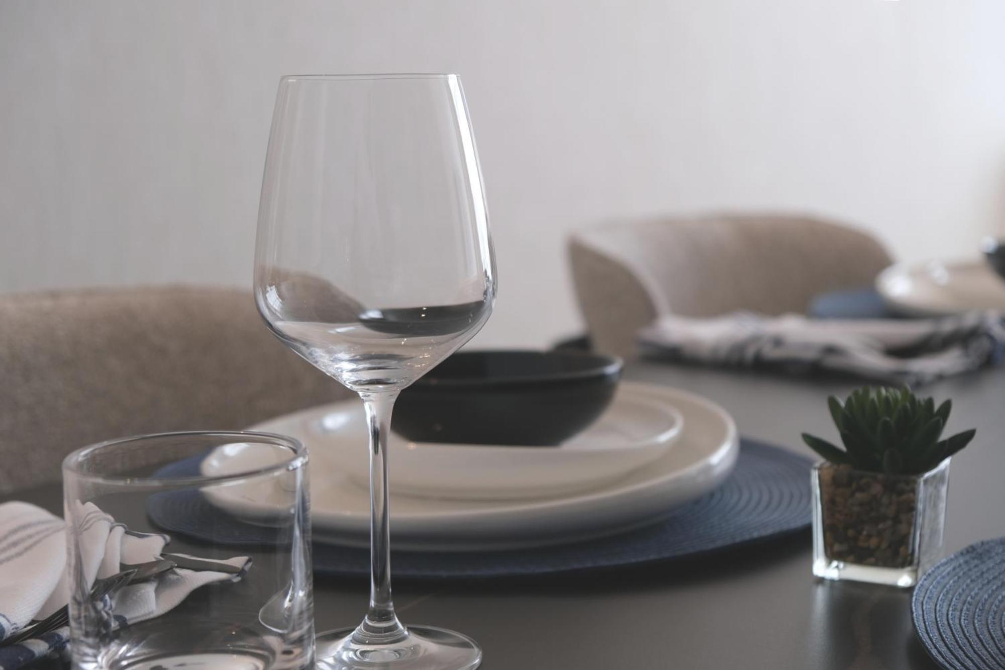 Charthouse Bahrain Manama Exterior foto A wine glass