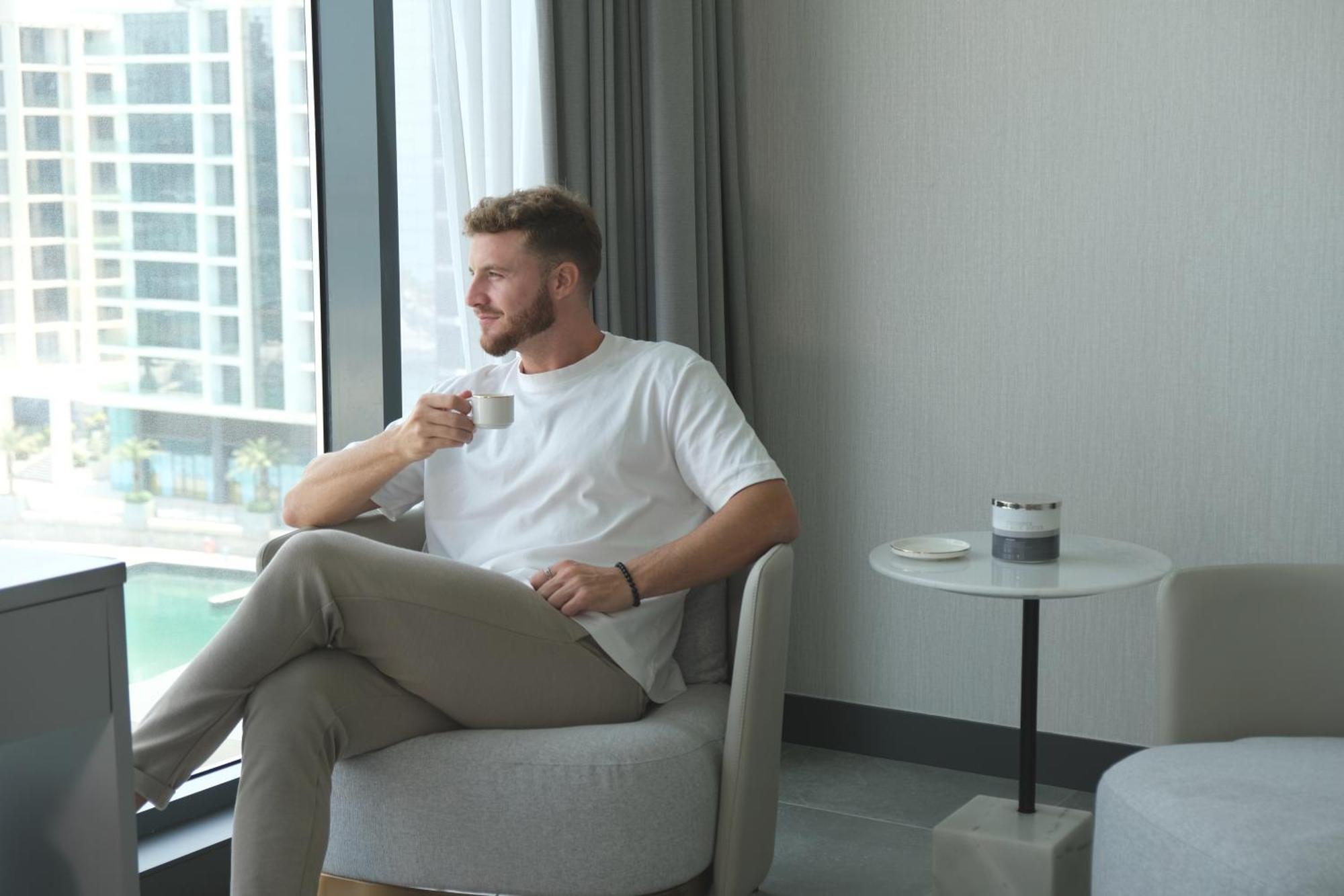 Charthouse Bahrain Manama Exterior foto A man drinking coffee